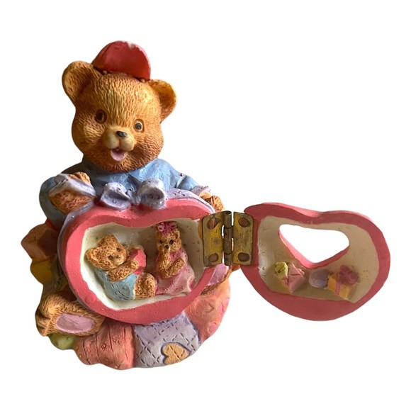 Vintage Resin Bear Holding Hinged Heart Baby Bears Inside Love Home Decor Figure - Picture 2 of 6